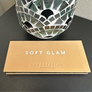 NWOB/EUC ANASTASIA Beverly Hills Soft Glam Palette